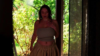 Huge Titted Babe Amber Bloom Gives Boob Fuck