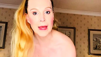 amateur blonde solo webcam