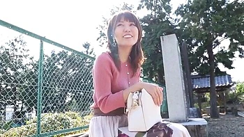 美人妻がパンティ越しのオマンコ愛撫とクンニで快楽にとろける