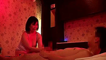 Sneaking Into A Retro Showa-style Milf Brothel - .1