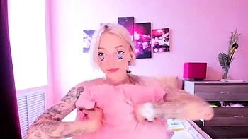 CLOSE UP OF TEENS PARADISE