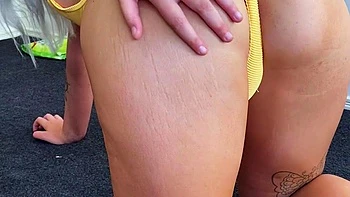 Close up MiLF getting it in the ass