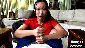 Asian babe satisfies her BF with handjob