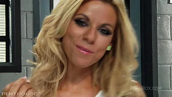 Live Chat with Nicole Graves