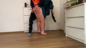 Mature MILF Handjob & Cumshot for Delivery Stranger - Amateur Homemade HD