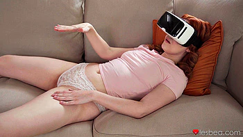 Redhead tries sensual sapphic fun