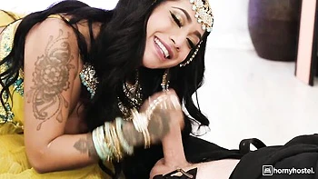 Yasmina and Aaliyah's curvy porn