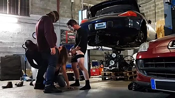 baisée en gang bang chez le garagiste