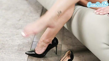 Bewitching Isiah Maxwell - milf bedroom movie - Cam Soda