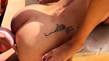 Teen les pussy licking circle outdoors in hd