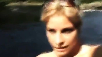 Adolescente rubia follando y mamando en POV con corrido