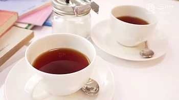 Asiatique au gros cul chevauche un gode