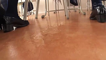 Жестко ебут красотку из Азии