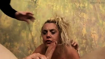 Blonde Milf fickt hart von hinten mit Spritz