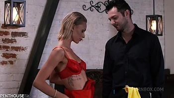 Миниатюрная блондинка с натуральной грудью - серия 2