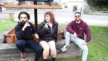 Jade ignites the Swame House in an infernal trio! - Jacquie et Michel TV