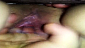 Немецкий любитель ебет киску пальцами