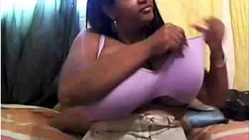 Kristen aux gros seins baise une BBW