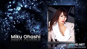 Tetas grandes japonesas: mamada y cowgirl