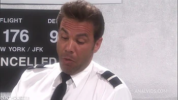 Rubia europea con tetas grandes follada en látex - Layover 4