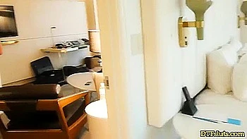 Kenna Jamess morena teen POV masturbación a tres