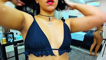 Emilycol001 latina se déshabille et suce