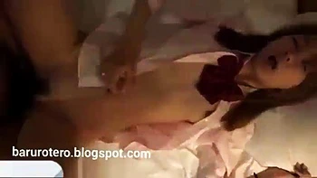 Fille coréenne baise amateur : levrette et missionnaire