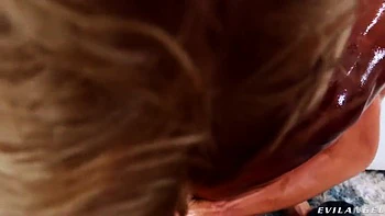 Morena ébano se folla un enorme culo anal