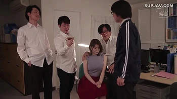 Asiatische Brünette Hikaru Nagi mit großen Titten und fettem Arsch