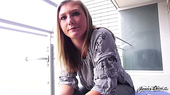 18-jährige aschblonde April Aniston liebt harten Analfick