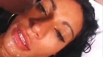 Brasilianische Dina wird anal, doggy und Cowgirl gefickt