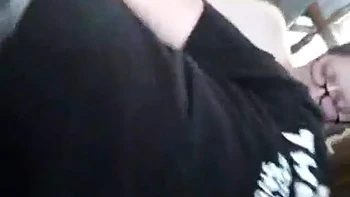 Trío amateur asiático con tetas grandes y mamadas