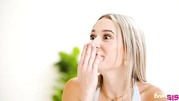 Jade y Thea en doggy interracial con blowjob