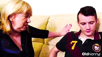 Madura britânica fodida selvagemente na cowgirl e de quatro