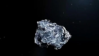 Sugar baby selvagem bebe xixi de buceta e se masturba