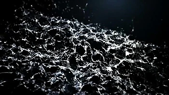 Alexa Tomas pinkelt und fickt sich in kinky Girl-Girl Clip