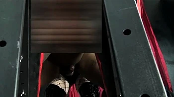 La Condesa Nyx folla el culo de una mocosa negra