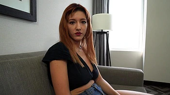 Tony y Keely Rose follan con pasión a la pelirroja ardiente