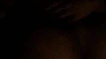 Сучка-мать лбом трахнута огромным черным членом