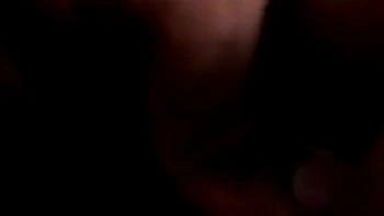 Primera vez anal de amateur sueca en DP interracial