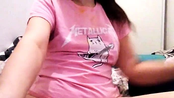 PAWG mit kleinen Titten probiert enge Yogahosen