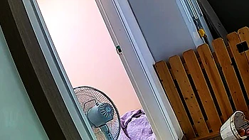 Milf japonaise se masturbe nue au quotidien