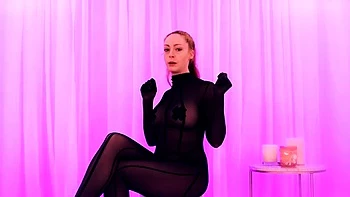 Блондинка Никки Кит: Одержимость и зависимость с мастурбацией в чулках