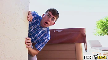 Волосатая блондинка MILF трахается на крыше