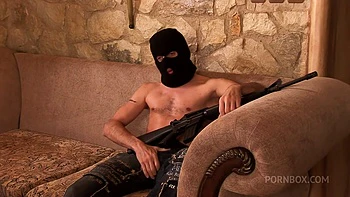 Druuna Diva und Yasmine Gold perfektionieren Analfick im Dreier