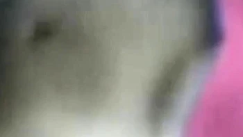 Babe asiatique en lingerie rose baise en levrette avec éjac