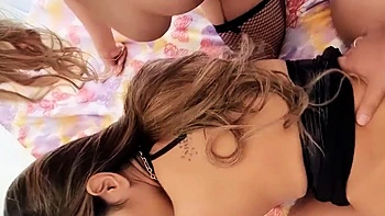 Minha esposa trouxe Wanessa Boyer para uma transa anal