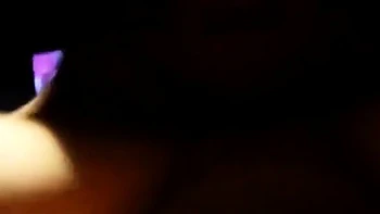 Schwedische Femdom fistet und nimmt tief in den Mund