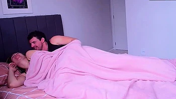 Meu cunhado me fodeu forte enquanto meu marido assistia