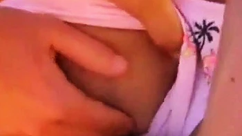 Горячая пара ебется с пальчиками на пляже